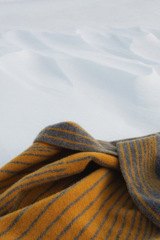 Lapuan Kankurit Aurora blanket, 130 x 180 cm, grey - coffee dyed orange, decoration image