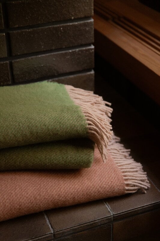 Lapuan Kankurit Ilo blanket, 130 x 200 cm, powder - cinnamon, decoration image
