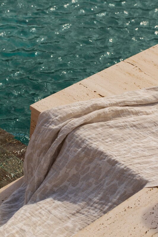 Lapuan Kankurit Jäkälä giant towel, white - linen, view 2