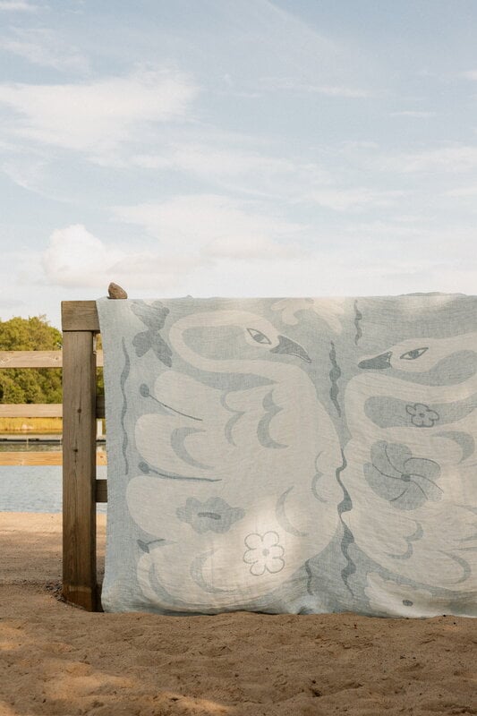 Lapuan Kankurit Kaksin linen blanket, 145 x 200 cm, white - blue, decoration image