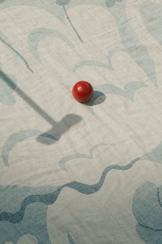 Lapuan Kankurit Kaksin linen blanket, 145 x 200 cm, white - blue, decoration image