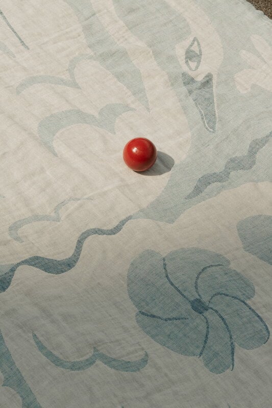 Lapuan Kankurit Kaksin linen blanket, 145 x 200 cm, white - blue, decoration image