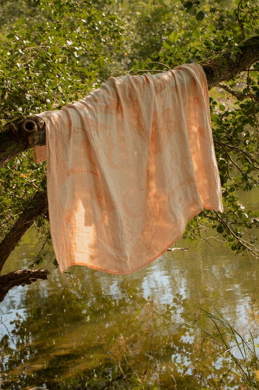 Lapuan Kankurit Kaksin linen blanket, 145 x 200 cm, white - cinnamon, decoration image