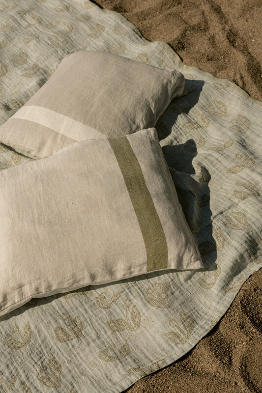 Lapuan Kankurit Kesäkukka linen cloth, jade - olive, decoration image