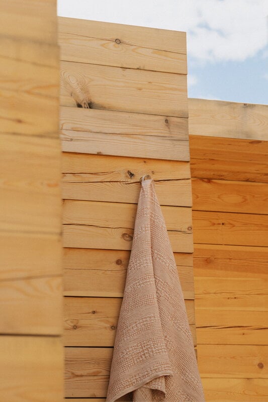 Lapuan Kankurit Kuohu giant towel, white - cinnamon, decoration image