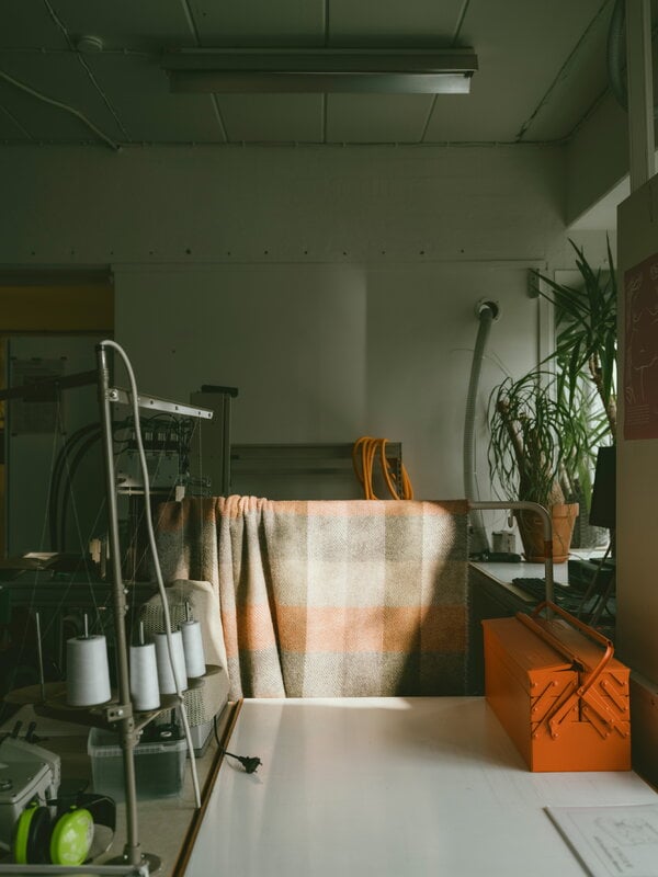 Lapuan Kankurit Kasku wool blanket, 130 x 180 cm, cinnamon - green, view 6