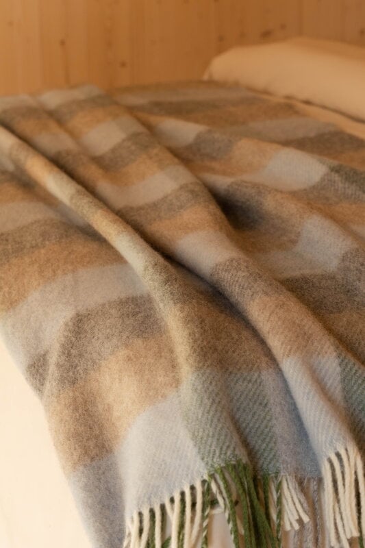 Lapuan Kankurit Kasku wool blanket, 130 x 180 cm, light blue - green, view 4