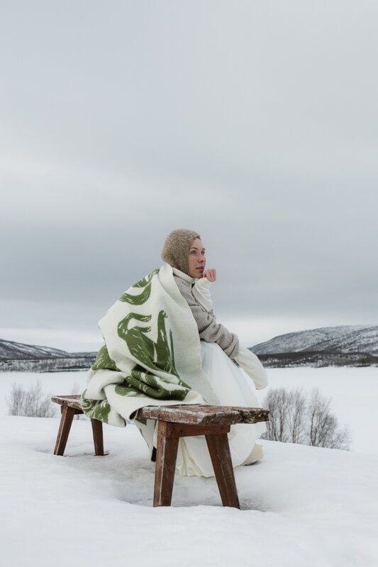 Lapuan Kankurit Kissanpäivät blanket, olive - white, decoration image