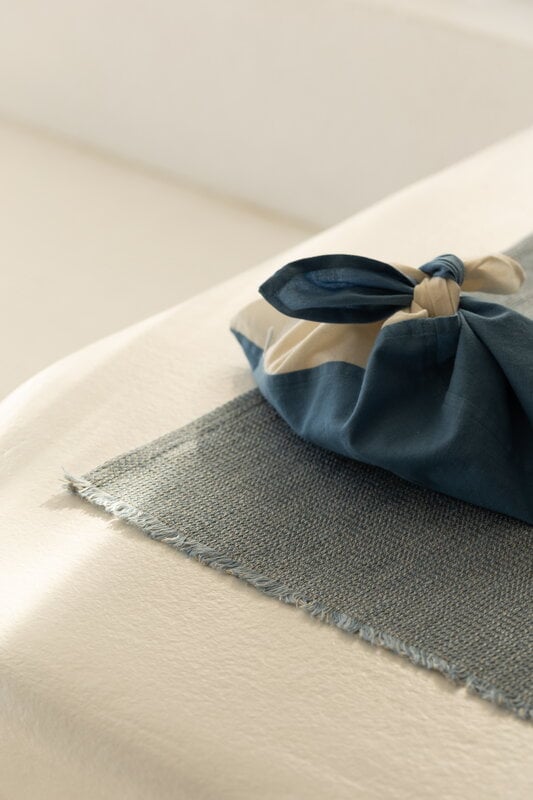 Lapuan Kankurit Lounas placemat, 46 x 35 cm, blue, decoration image
