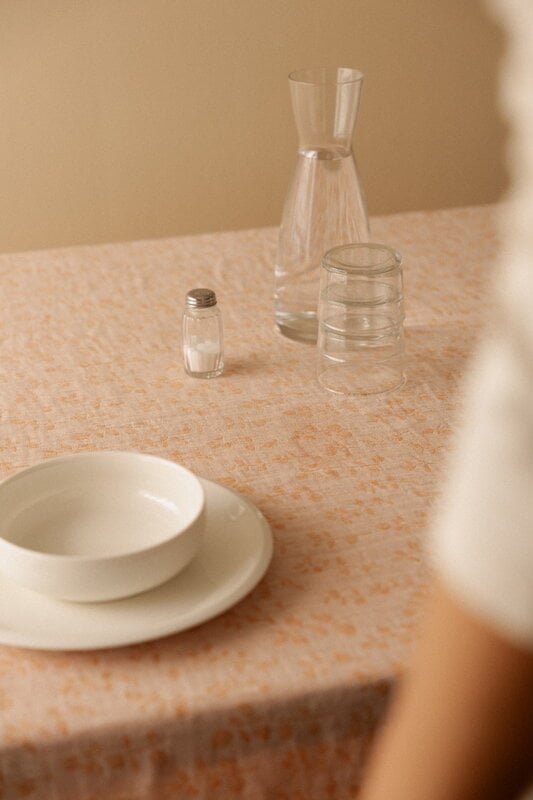 Lapuan Kankurit Meirami table cloth/throw, 145 x 260 cm, rose - cinnamon, decoration image