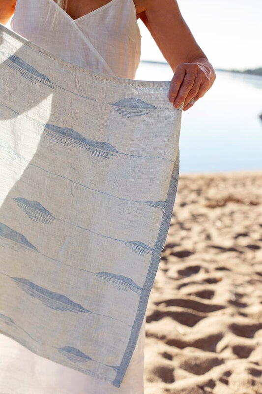 Lapuan Kankurit Merellä large bath towel, 95 x 180 cm, linen - blue, decoration image