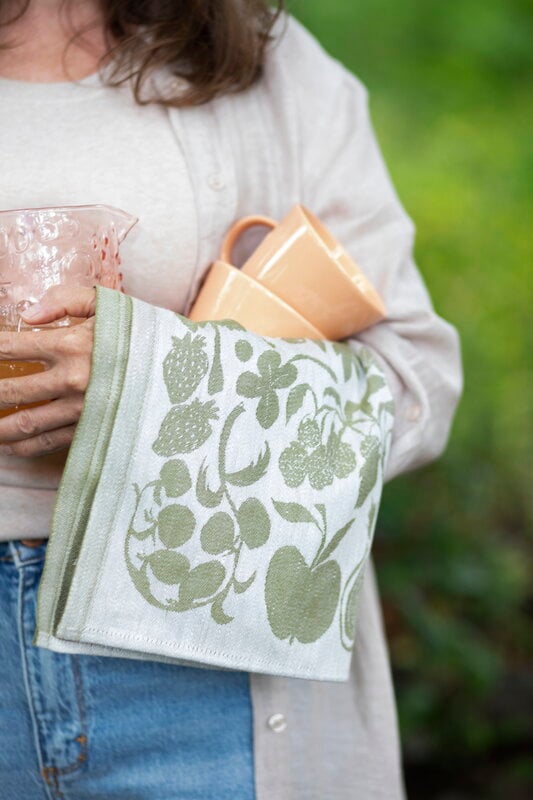 Lapuan Kankurit Serviette Puutarha, blanc - olive, image décorative