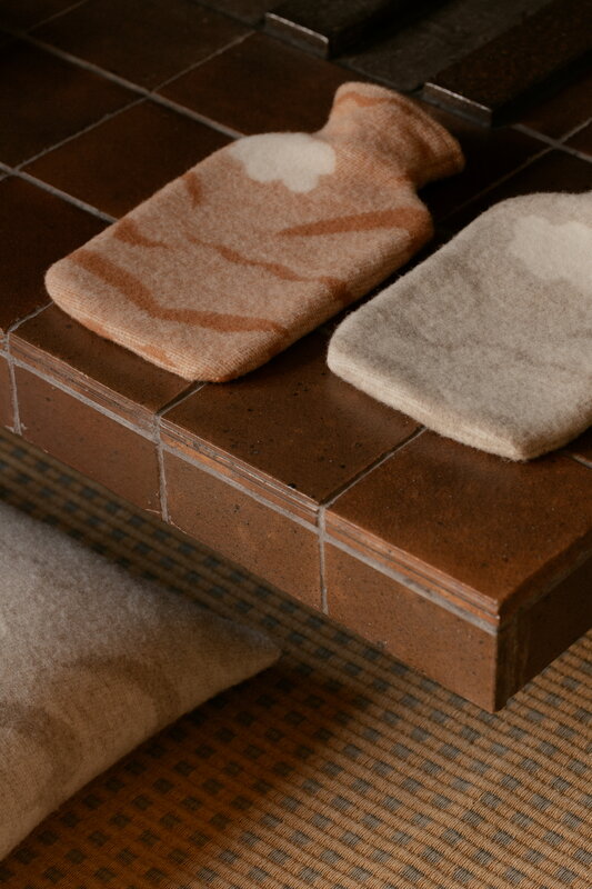 Lapuan Kankurit Bouillotte Rannalla, beige - blanc, image décorative