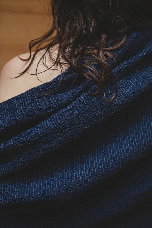 Lapuan Kankurit Terva giant towel, black - blueberry, decoration image
