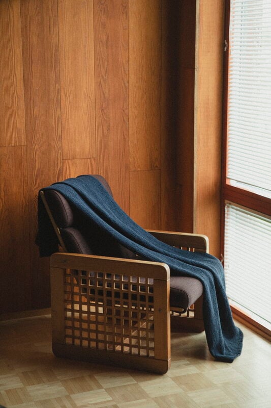 Lapuan Kankurit Terva giant towel, black - blueberry, decoration image