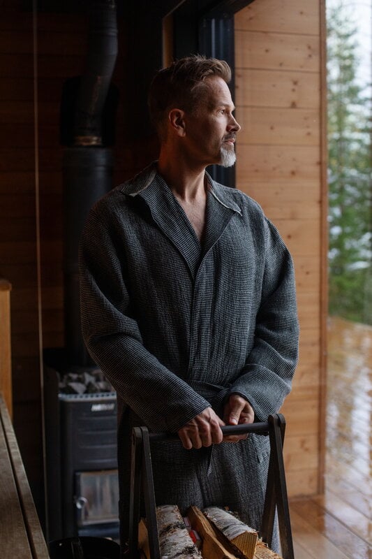 Lapuan Kankurit Terva bathrobe, black - linen, decoration image