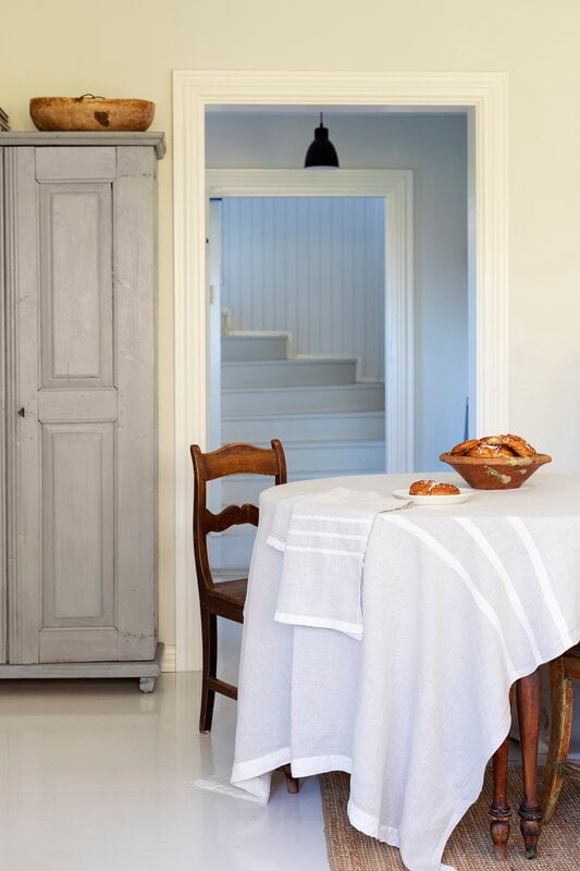 Lapuan Kankurit Usva tablecloth, 150 x 260 cm, linen - white, decoration image