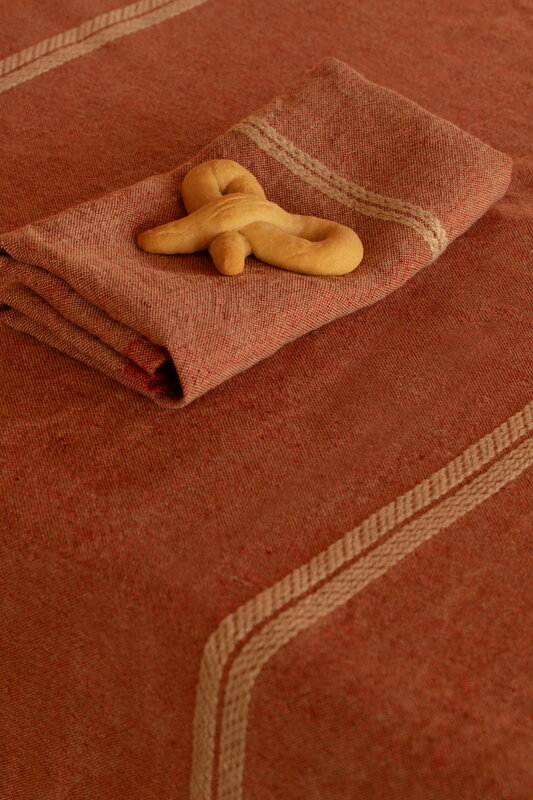 Lapuan Kankurit Venla linen tablecloth, melange lignonberry - linen, decoration image
