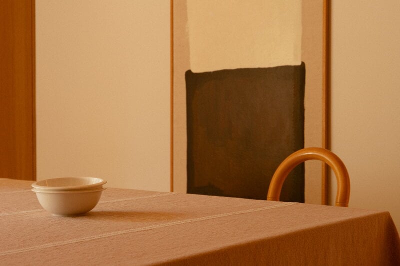 Lapuan Kankurit Venla linen tablecloth, melange cinnamon - white, decoration image
