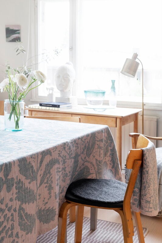 Lapuan Kankurit Villiyrtit tablecloth/throw, 150 x 200 cm, rose - petroleum, decoration image