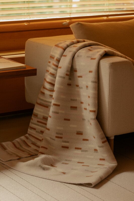Lapuan Kankurit Yllätys blanket, 130 x 180 cm, beige - rose - cinnamon, decoration image