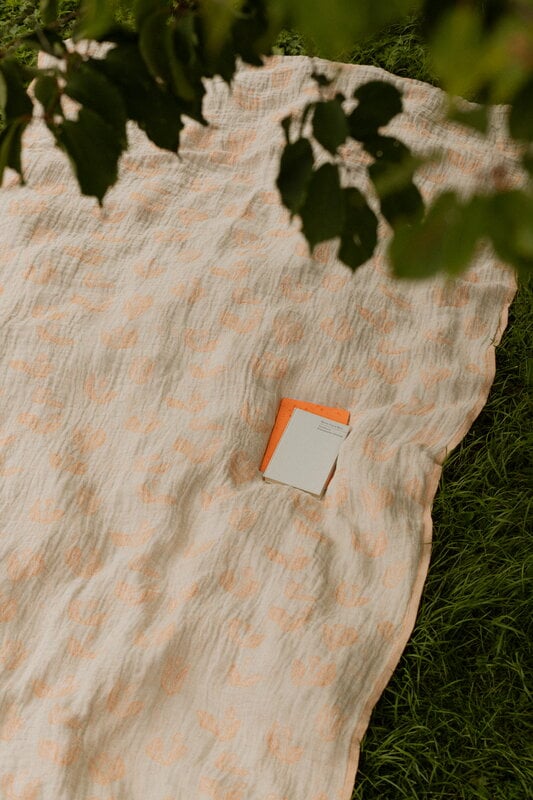 Lapuan Kankurit Kesäkukka linen cloth, linen - cinnamon, decoration image