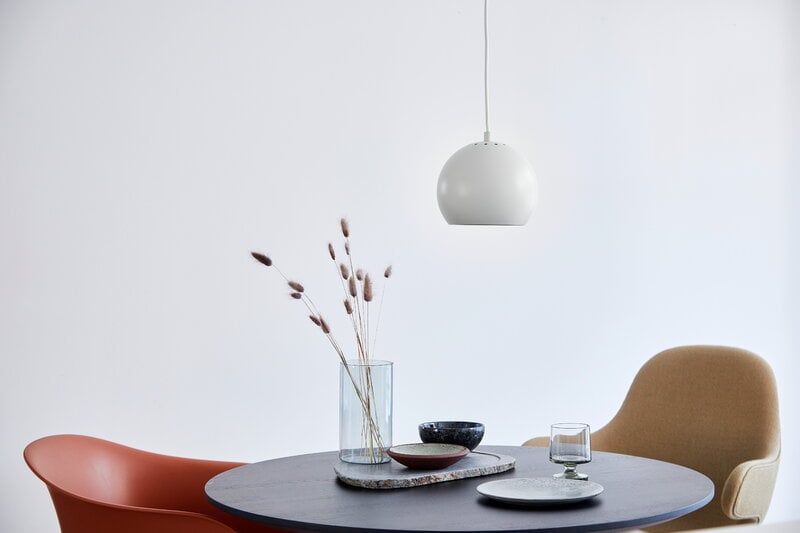 Frandsen Ball pendant, 18 cm, blanco mate, imagen de decoración