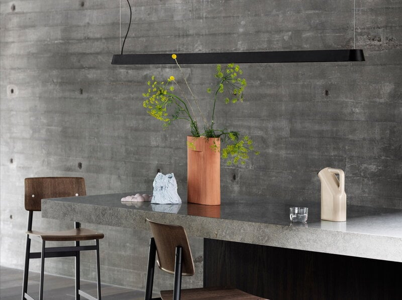 Muuto Linear pendant, 169,2 cm, black, decoration image