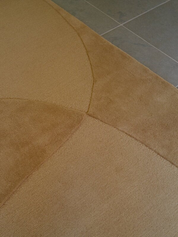 Linie Design Split Plains tufted wool rug, mustard, decoration image