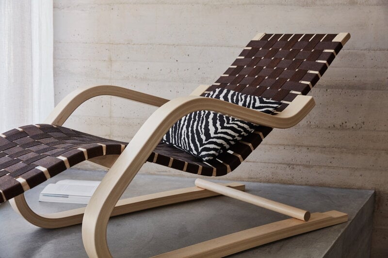 Artek Aalto lounge chair 43, birch - black/brown webbing, decoration image