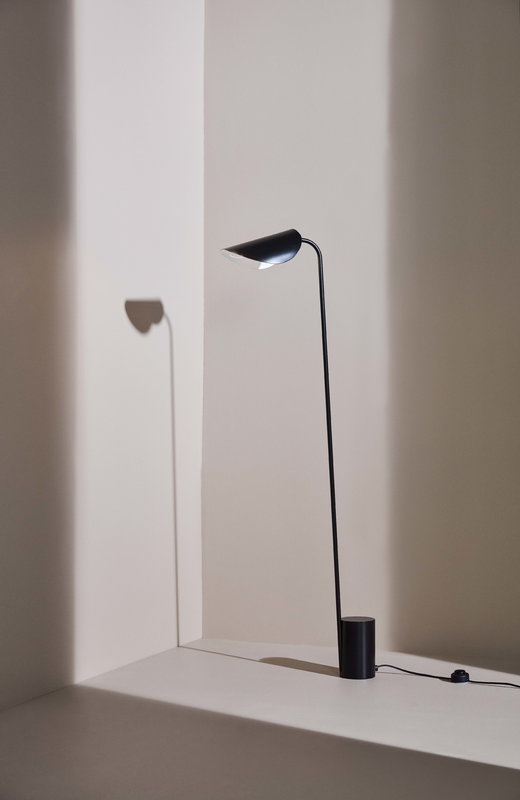 Studio Joanna Laajisto Lumme floor lamp, black | Finnish Design Shop