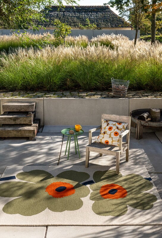 Marimekko Unikko Anniversary Outdoor matto, dusty green, sisustuskuva