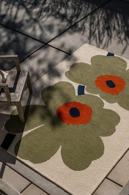 Marimekko Unikko Anniversary Outdoor matto, dusty green, sisustuskuva