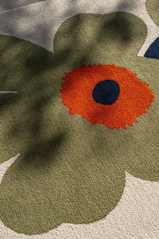 Marimekko Unikko Anniversary Outdoor matto, dusty green, sisustuskuva