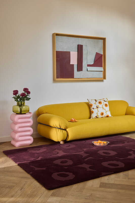 Marimekko Unikko matto, burgundi, sisustuskuva