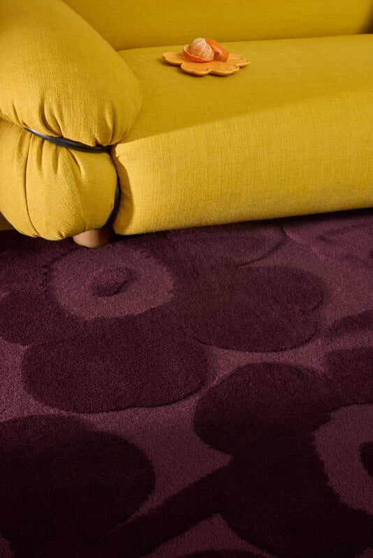 Marimekko Unikko matto, burgundi, sisustuskuva