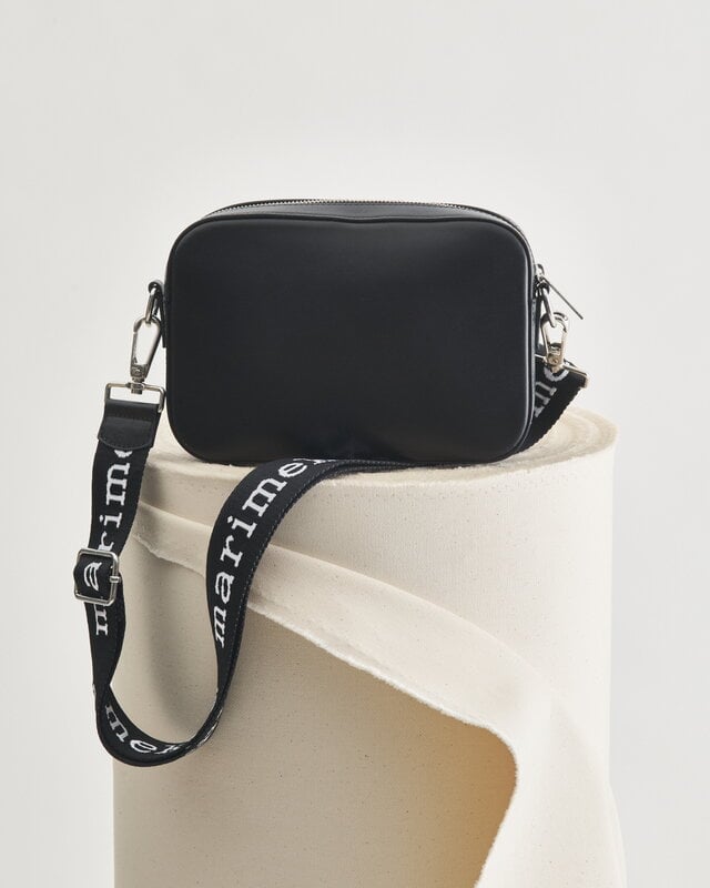 Marimekko Gratha Logo Strap olkalaukku, musta nahka, näkymä 2