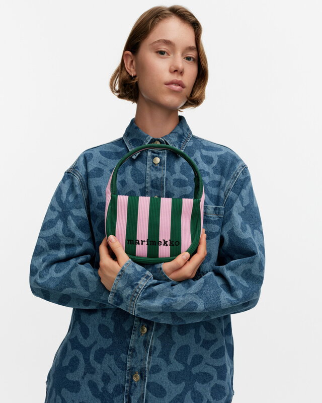 Marimekko Knitted Mini Handbag Merirosvo käsilaukku, pinkki - tummanvihreä, sisustuskuva
