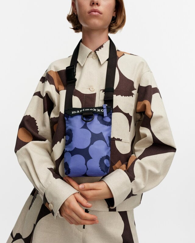 Marimekko Neat Unikko Handytasche, blau - dunkelblau, dekorationsbild