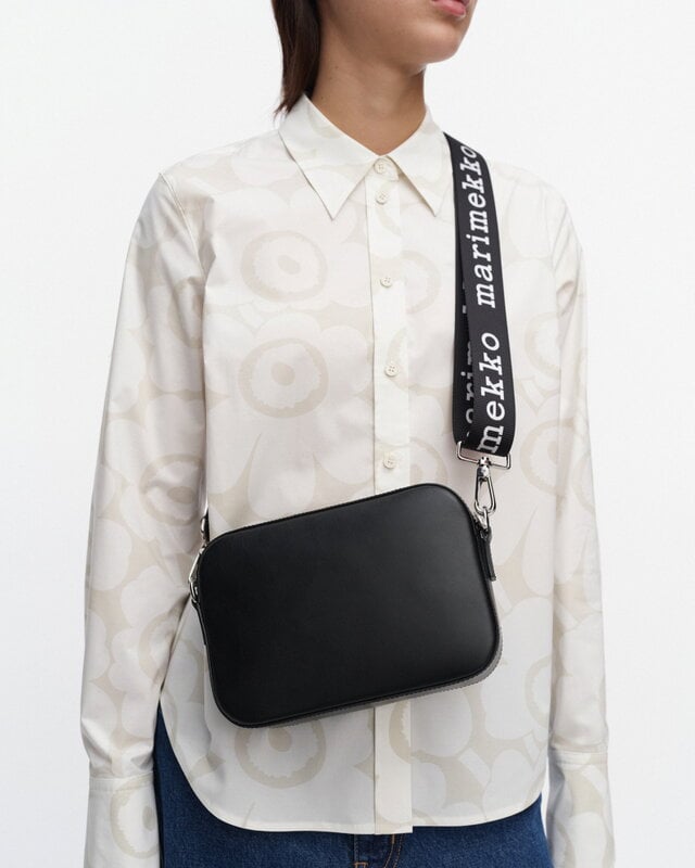 Marimekko Gratha Logo Strap olkalaukku, musta nahka, näkymä 8