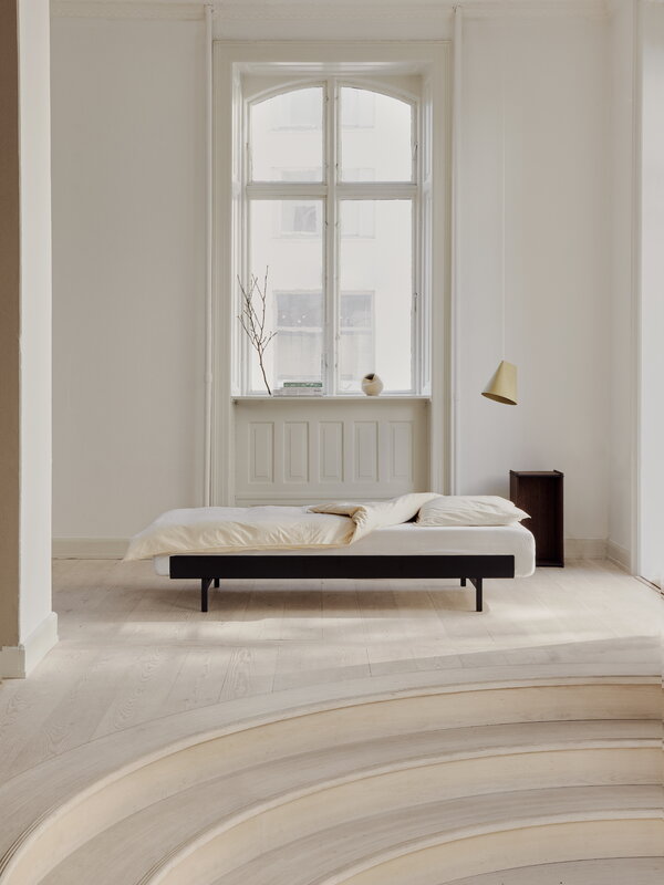 Moebe Bed, 90-180 cm, | Design Shop