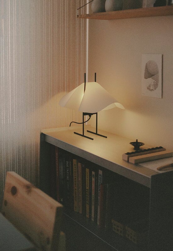 Motarasu Cho table lamp, white - black, decoration image