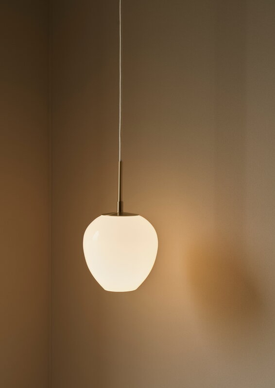 Carl Hansen & Søn MT221-D170 Tulip pendant, 17 cm, brass - opal white, decoration image