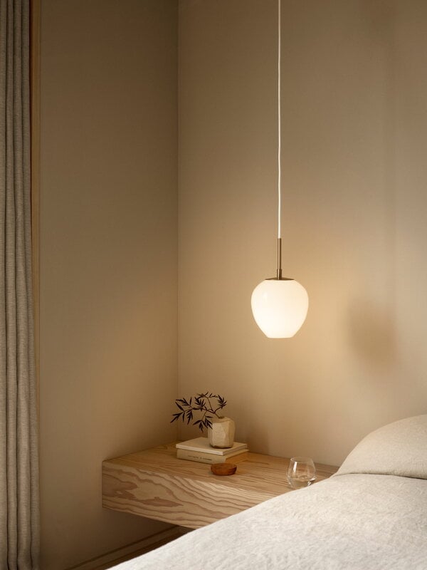 Carl Hansen & Søn MT221-D170 Tulip pendant, 17 cm, brass - opal