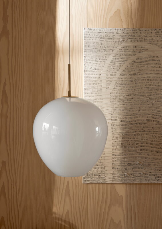 Carl Hansen & Søn MT221-D360 Tulip pendant, 36 cm, brass - opal