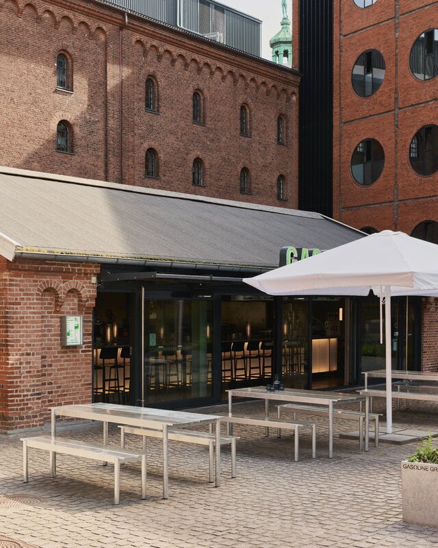 Muuto Linear Steel bench, 170 cm, warm galvanized steel, decoration image