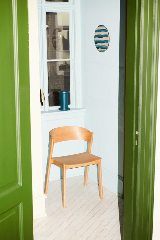 Muuto Cover side chair, oak, decoration image