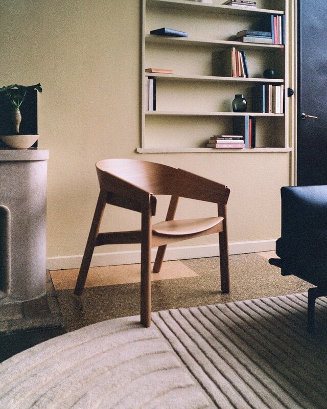 Muuto Cover lounge chair, oak, decoration image