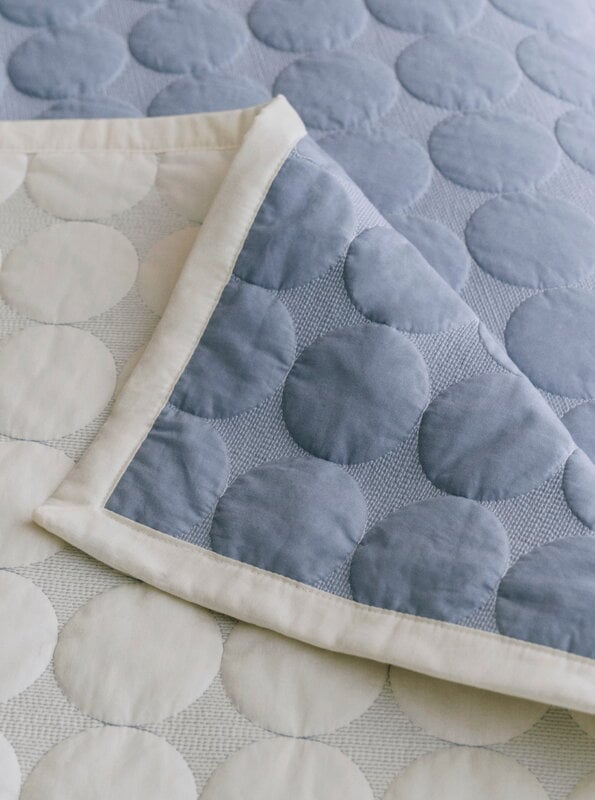 HAY Mega Dot Organic päiväpeitto, dusty blue, näkymä 2