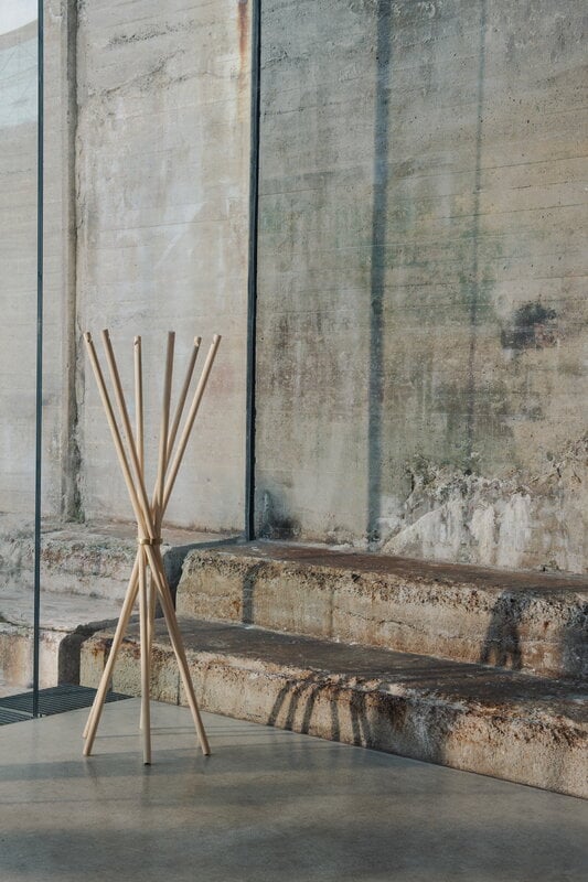 Møbel Copenhagen Coat standing coat rack, white oiled ash - polished aluminium, decoration image